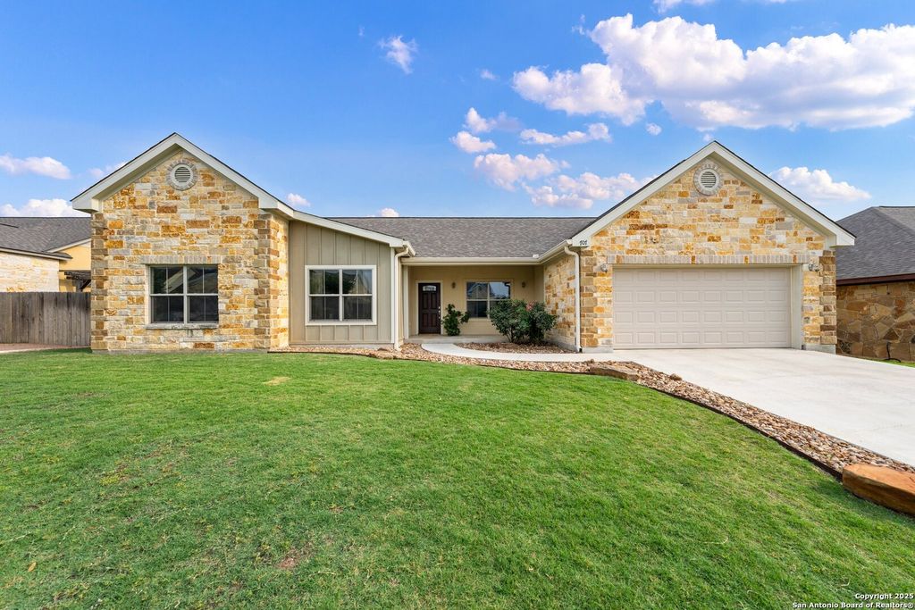 707 Englemann Oak Drive, Fredericksburg, TX 78624