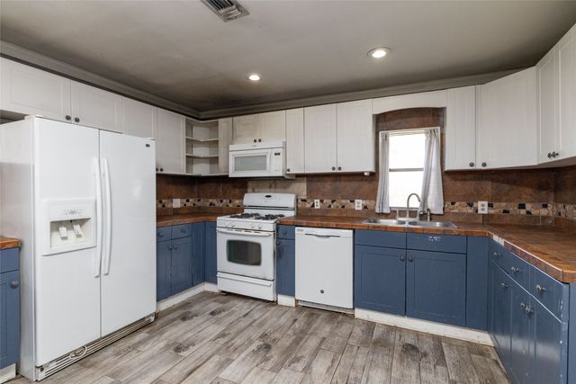 1502 Center Point Road, Weatherford, TX 76087