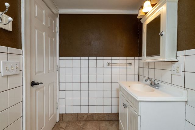 1502 Center Point Road, Weatherford, TX 76087