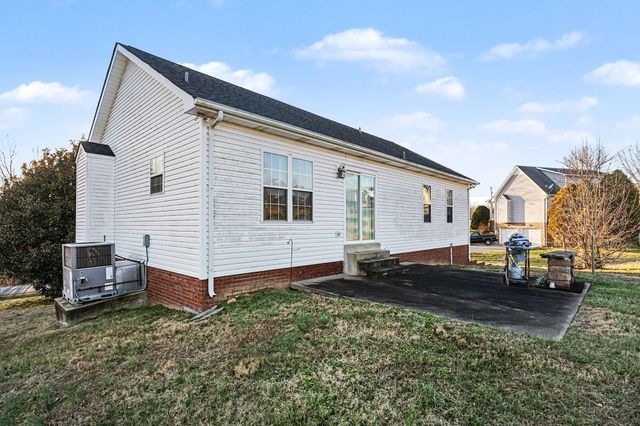 2015 Copper Kettle Cir, Pleasant View, TN 37146