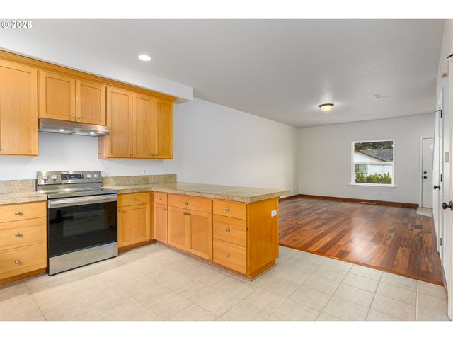 7815 Se HARNEY St, Portland, OR 97206