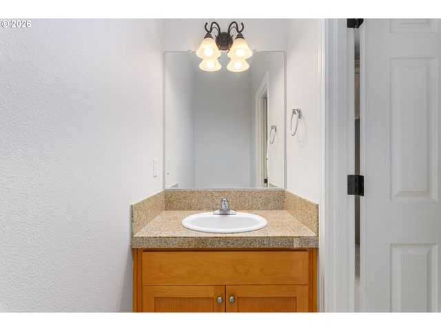 7815 Se HARNEY St, Portland, OR 97206