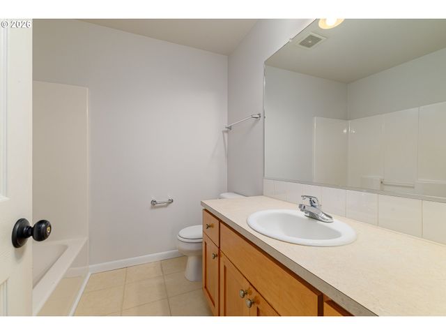 7815 Se HARNEY St, Portland, OR 97206