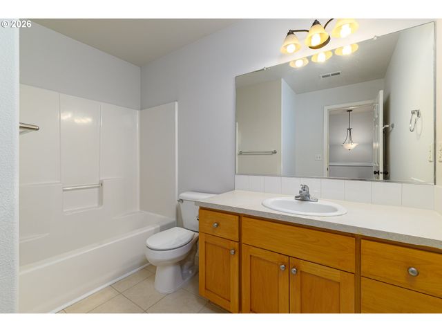 7815 Se HARNEY St, Portland, OR 97206