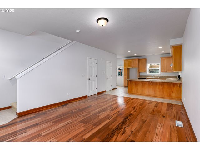 7815 Se HARNEY St, Portland, OR 97206