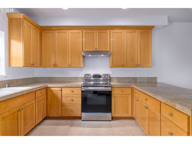 7815 Se HARNEY St, Portland, OR 97206