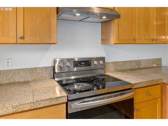 7815 Se HARNEY St, Portland, OR 97206