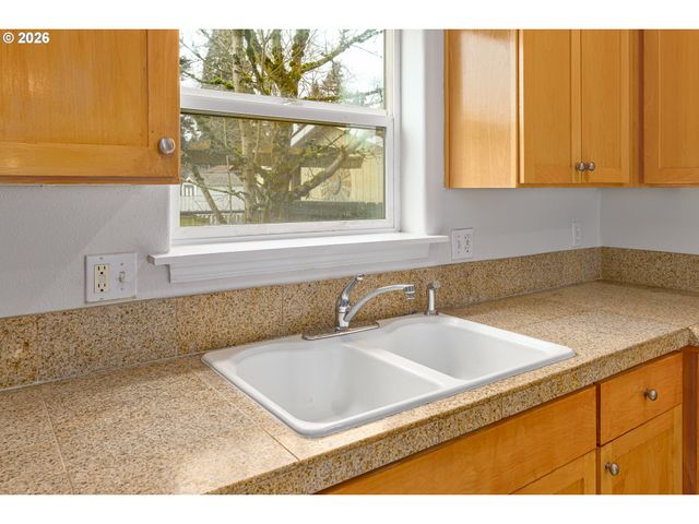 7815 Se HARNEY St, Portland, OR 97206