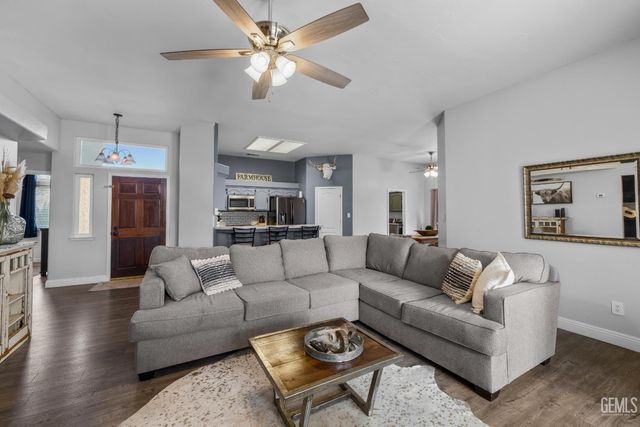 1620 Dimare Court, Bakersfield, CA 93312