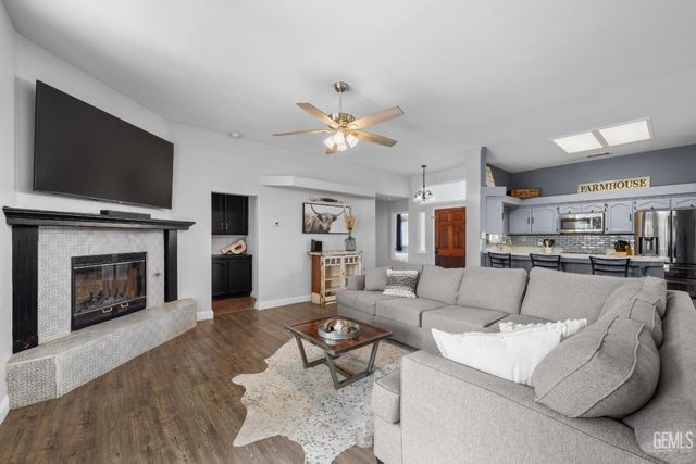 1620 Dimare Court, Bakersfield, CA 93312