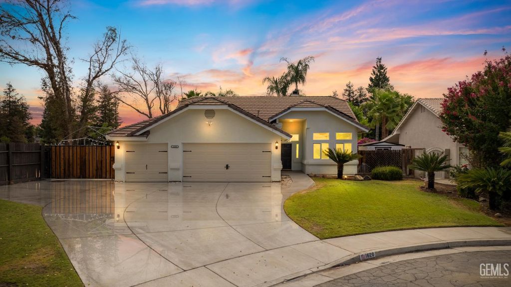 1620 Dimare Court, Bakersfield, CA 93312