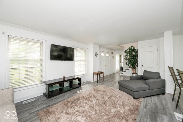 8404 Oaklandon Road, Indianapolis, IN 46236
