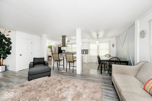 8404 Oaklandon Road, Indianapolis, IN 46236
