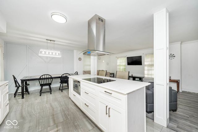 8404 Oaklandon Road, Indianapolis, IN 46236
