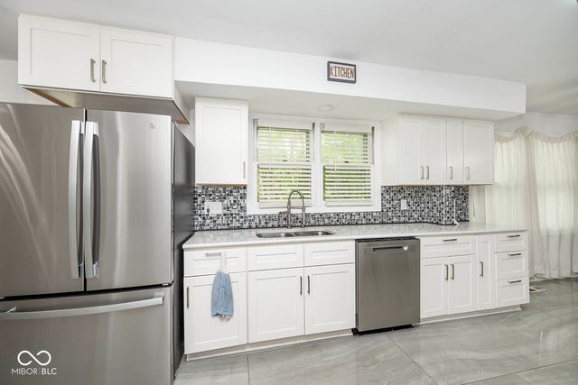 8404 Oaklandon Road, Indianapolis, IN 46236