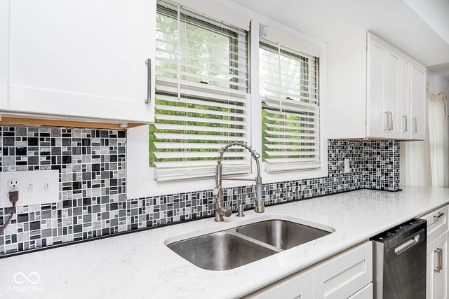 8404 Oaklandon Road, Indianapolis, IN 46236