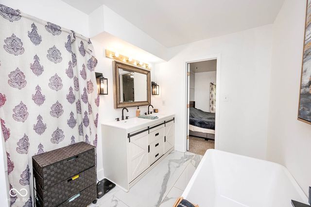 8404 Oaklandon Road, Indianapolis, IN 46236