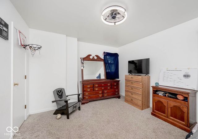 8404 Oaklandon Road, Indianapolis, IN 46236