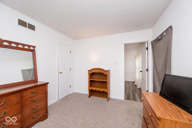 8404 Oaklandon Road, Indianapolis, IN 46236