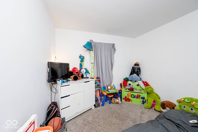 8404 Oaklandon Road, Indianapolis, IN 46236
