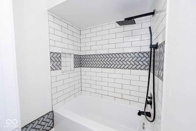 8404 Oaklandon Road, Indianapolis, IN 46236