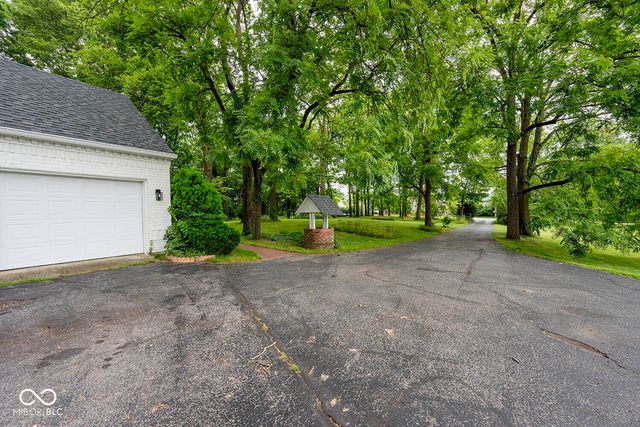 8404 Oaklandon Road, Indianapolis, IN 46236