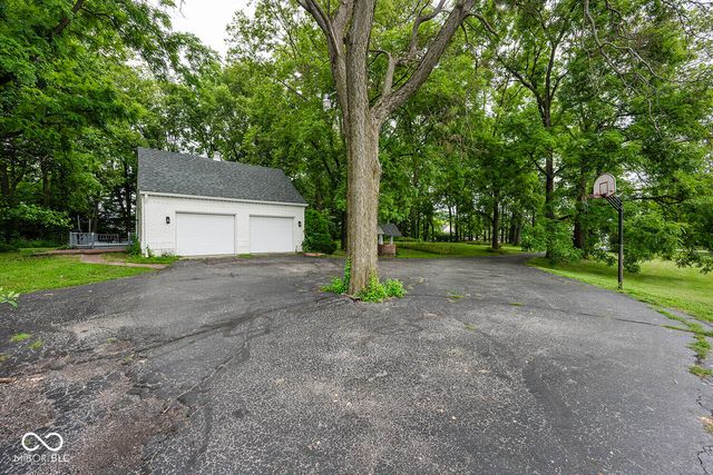 8404 Oaklandon Road, Indianapolis, IN 46236