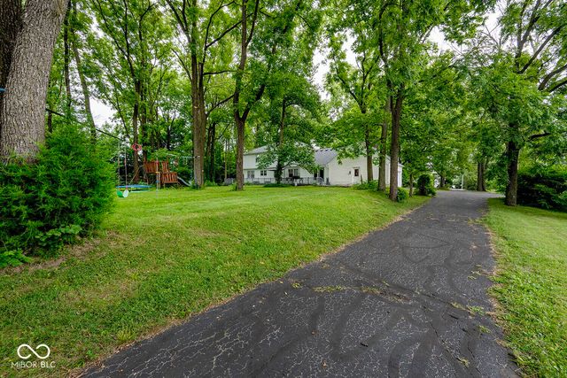8404 Oaklandon Road, Indianapolis, IN 46236
