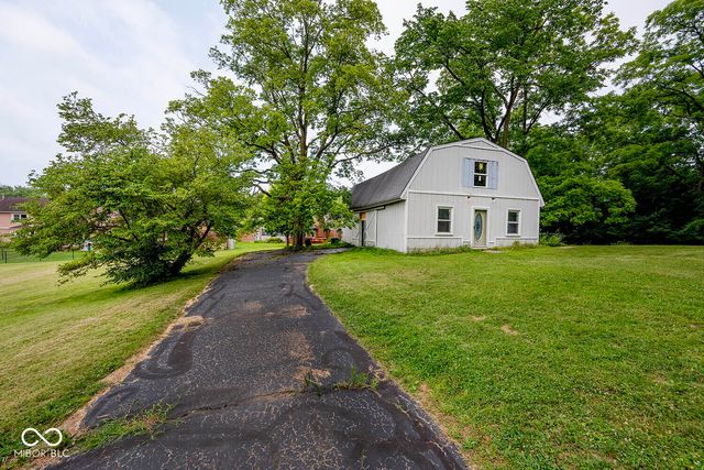 8404 Oaklandon Road, Indianapolis, IN 46236