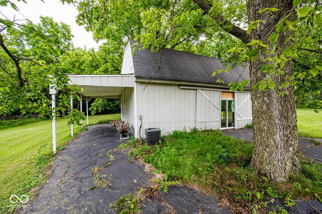 8404 Oaklandon Road, Indianapolis, IN 46236