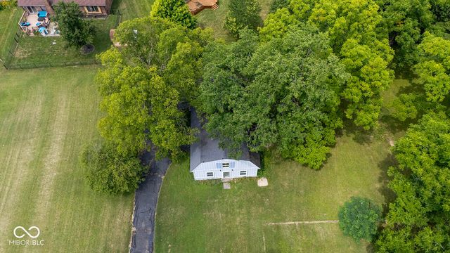 8404 Oaklandon Road, Indianapolis, IN 46236