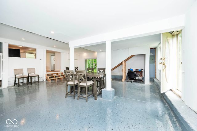8404 Oaklandon Road, Indianapolis, IN 46236