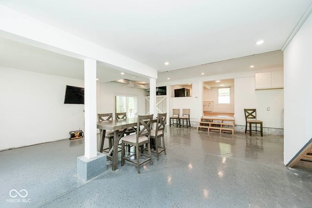 8404 Oaklandon Road, Indianapolis, IN 46236