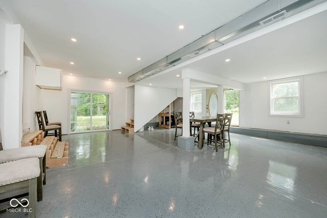 8404 Oaklandon Road, Indianapolis, IN 46236
