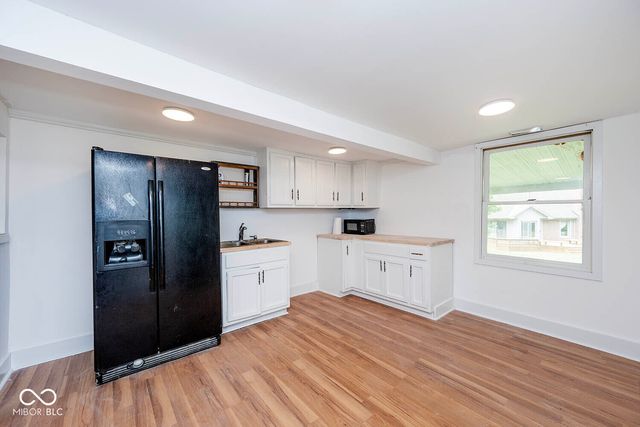 8404 Oaklandon Road, Indianapolis, IN 46236