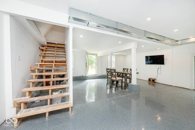 8404 Oaklandon Road, Indianapolis, IN 46236