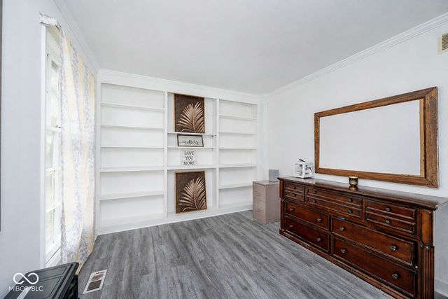 8404 Oaklandon Road, Indianapolis, IN 46236