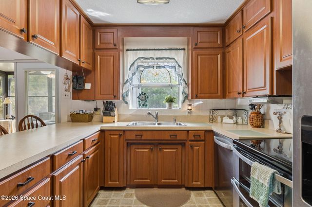 150 State Road 46, Geneva, FL 32732