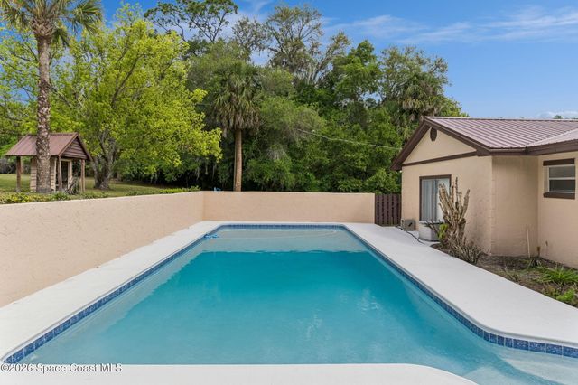 150 State Road 46, Geneva, FL 32732