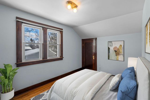 1083 Gordon Avenue, Maplewood, MN 55109