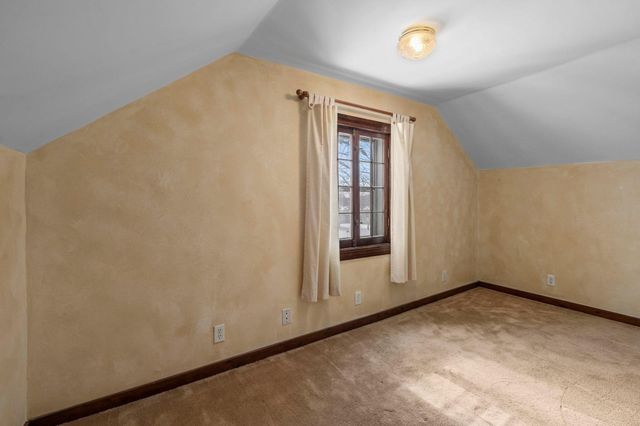 1083 Gordon Avenue, Maplewood, MN 55109