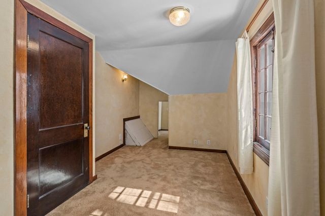 1083 Gordon Avenue, Maplewood, MN 55109