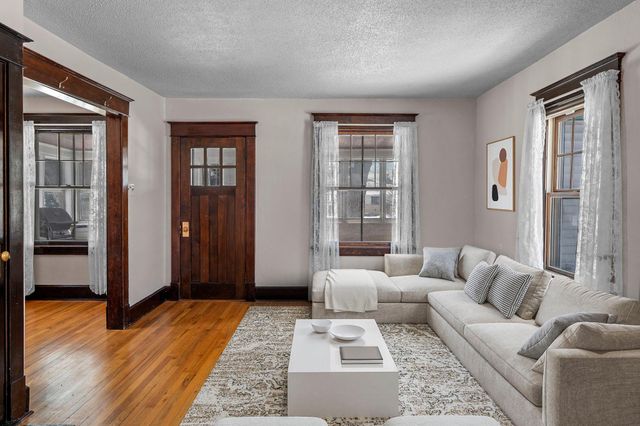 1083 Gordon Avenue, Maplewood, MN 55109