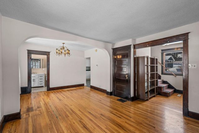 1083 Gordon Avenue, Maplewood, MN 55109