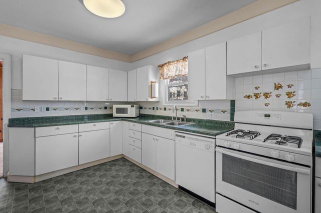 1083 Gordon Avenue, Maplewood, MN 55109