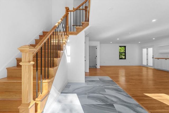 7 Garden Rd, Wellesley, MA 02481