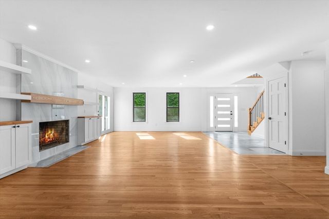 7 Garden Rd, Wellesley, MA 02481