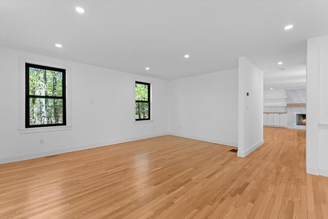 7 Garden Rd, Wellesley, MA 02481