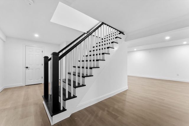 7 Garden Rd, Wellesley, MA 02481
