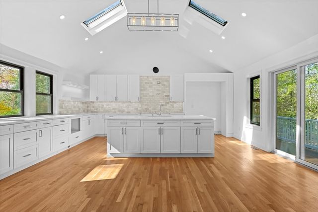 7 Garden Rd, Wellesley, MA 02481